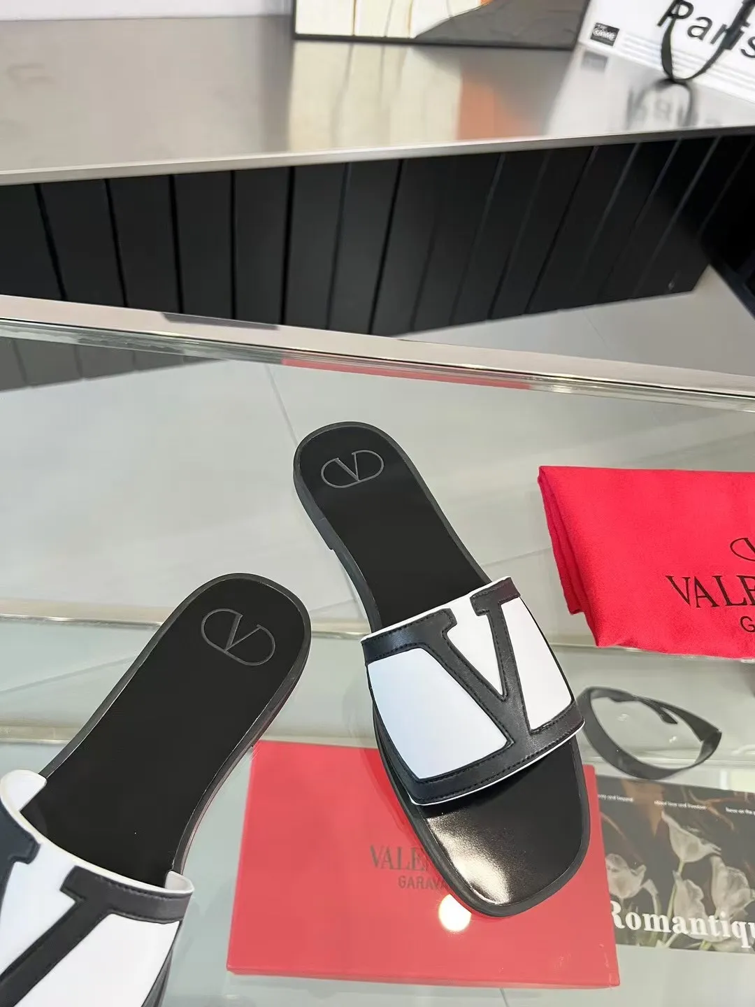 👟👟Ex-factory price 340👟👟 Valentino, 25 new spring and summer Valentino color-blocked flat flops, sizes 35-43
